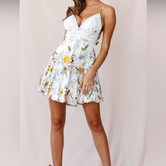 Selfie Leslie Dresses & Skirts - Selfie Leslie Tie-Knot Back Dress Floral Print
